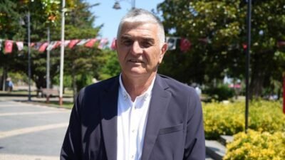 Kaynak:AA Çakır ile yönetim kurulu üyeleri, Samsunspor‘un kuruluşunun 61. yıl