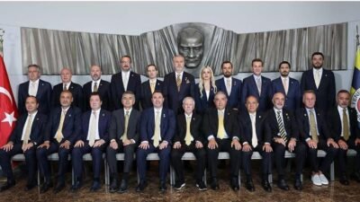 Kaynak:Cnnturk.com Aziz Yıldırım başkanlığındaki Fenerbahçe Yönetim Kurulu’ndaki yöneticilerin görevleri şöyle