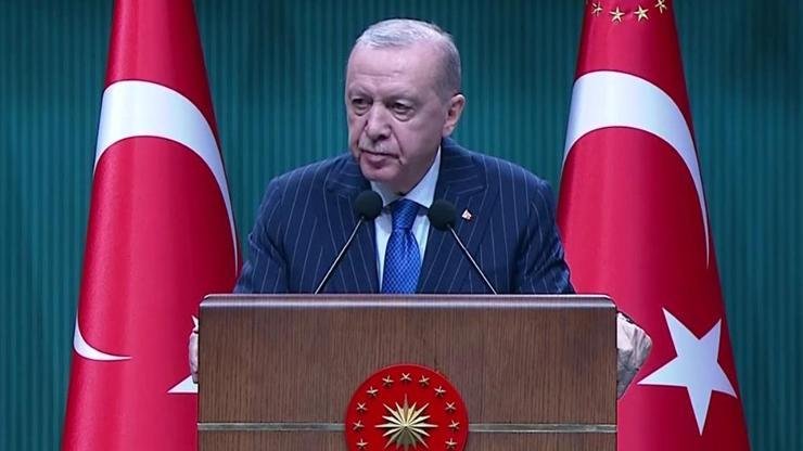 SON DAKİKA HABERİ: Cumhurbaşkanı Erdoğan: Türkiye krizleri başarıyla yönetiyor Cumhurbaşkanı Erdoğan’ın açıklamaları şöyle: Kabinemizin 66. toplantısını az önce tamamlamış