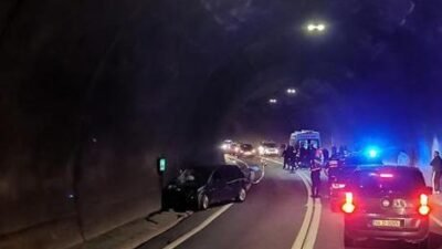 Kaza, saat 22.00 sıralarında Borçka-Murgul kara yolundaki tünelde meydana geldi.