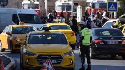 Kaynak:AA İstanbul Emniyet Müdürlüğü Trafik Denetleme Şube Müdürlüğü ekipleri, bir