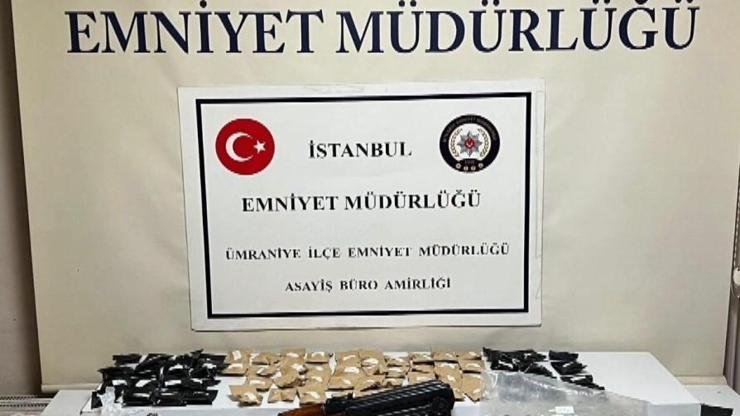 İSTANBUL, (DHA)- ÜMRANİYE’de bir eve düzenlenen uyuşturucu operasyonunda 1 kilo