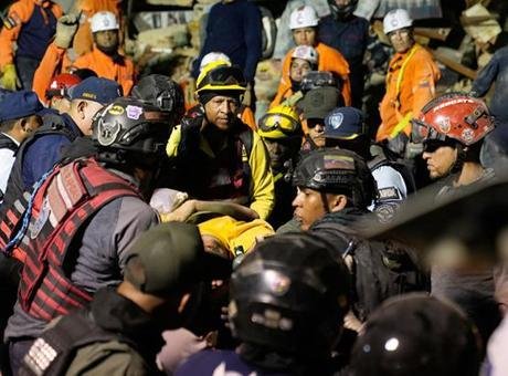 MİLLİYET.COM.TR / Venezuela, art arda meydana gelen 7.2 ve 7.5