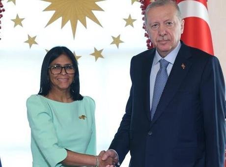 Miraflores Sarayı’nın sosyal medya hesabından yayımlanan videoda, Delcy Rodriguez, Dolmabahçe