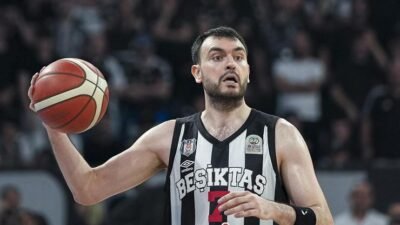 30 yaşındaki şutör oyun kurucu, sosyal medya hesabından veda mesajı