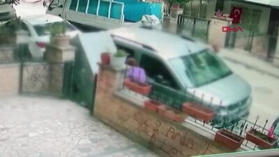 Kaynak:CNN TÜRK Zinciri kırdılar, 100 kiloluk buzdolabını kamyonete yükleyip kaçtılar.