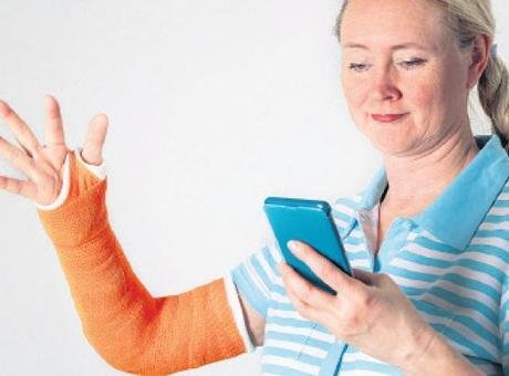Akıllı telefonlar elleri yıpratıyor “Mesajlaşma parmağı”, telefon kullanımına bağlı çeşitli ağrıları tanımlayan genel bir