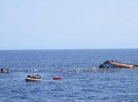 Aşırı yüklü tekne alabora oldu! 40’dan fazla kişi kayboldu Ulusal basındaki haberlere göre, dün akşam saatlerinde Jigawa eyaletinin Yan