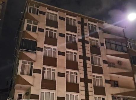 Olay, saat 00.30 sıralarında Hürriyet Mahallesi Hereke Sokak’ta meydana geldi.