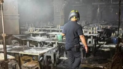 Tayland’ın başkenti Bangkok’un Chatuchak bölgesinde itfaiye ekipleri, yerel saatle 00.00