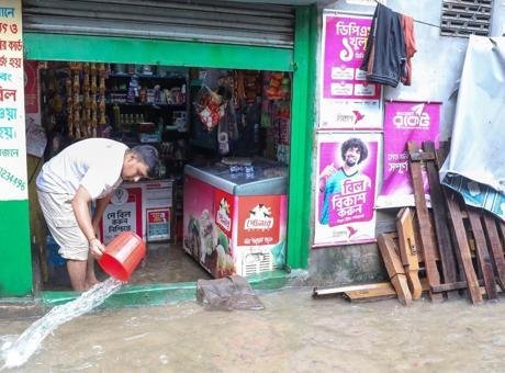 Bangladeş’te muson yağmurları felakete dönüştü. Yetkililer, en az bir hafta