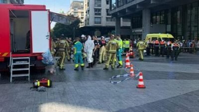 Belçika’nın başkenti Brüksel’in merkezinde yenileme çalışması yapılan bina alevlere teslim