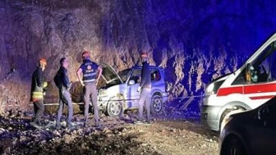 Bolu’da, Çaygökpınar köyünde kontrolden çıkarak 15 metre yükseklikten devrilen cipteki