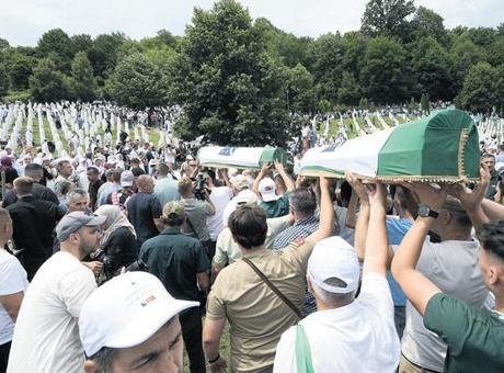 Bu acı dinmez Cenaze namazının ardından şehitler için dua edildi ve tek tek