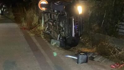 Bursa’da feci kaza! Takla atan araç çitlere çarparak durabildi; 2 yaralı Kaza, gece yarısı Ahmet Türkel Çevre Yolu üzerindeki Nene Hatun