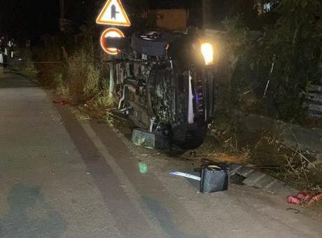 Bursa’da feci kaza! Takla atan araç çitlere çarparak durabildi; 2 yaralı Kaza, gece yarısı Ahmet Türkel Çevre Yolu üzerindeki Nene Hatun