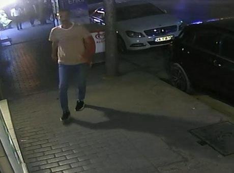 Tepebaşı ilçesine bağlı Hoşnudiye Mahallesi Cengiz Topel Caddesi’nde bir şüpheli,