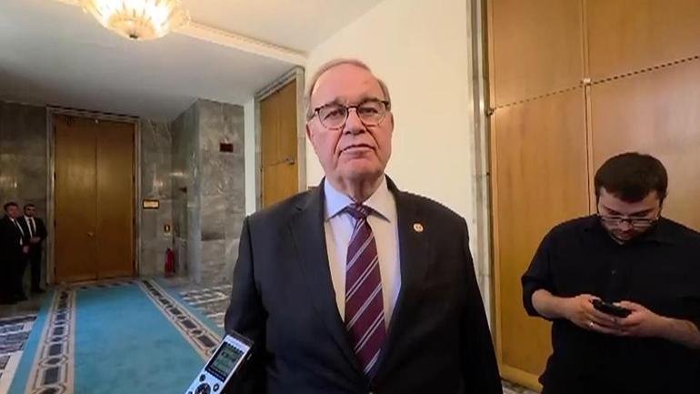 Kaynak:CNN TÜRK Yeni parti için ayrılan milletvekilleri sonrası CHP, ilk
