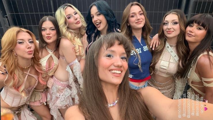 Daha 17’nin Kızları Manifest Konserinde! Kuliste Buluştular Daha 17‘nin sevilen oyuncularından Ceren Ayruk ve Beren Ahsen Uslu,