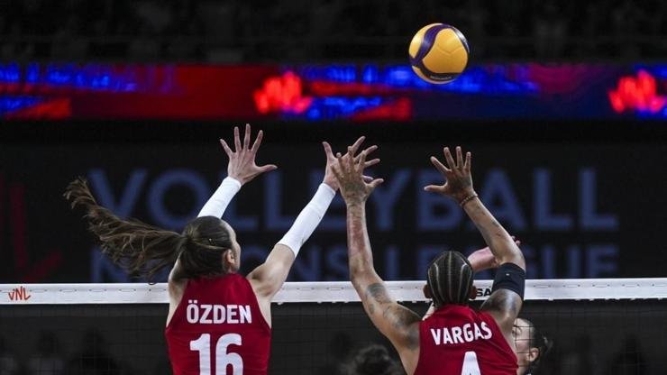 FİLENİN SULTANLARI VOLEYBOL MAÇI SONUCU | Türkiye – Japonya Maçı Kaç Kaç Bitti? Türkiye – Japonya Maç Sonucu ve Özeti Kaynak:Cnnturk.com 2026 Voleybol Milletler Ligi’nin üçüncü haftasında mücadeleler devam ediyor.