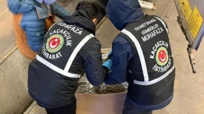 Gümrüklerde kaçakçılığa darbe! İlk 6 ayda yaklaşık 63 milyar liralık yakalama Haberlerimizi Google’da Takip Edin Gelişmelerden anında haberdar olun. Google’da tercih