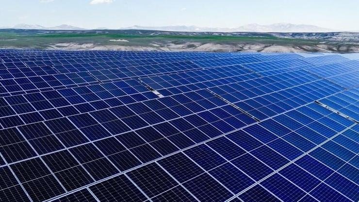 Güneş enerjisinde tarihi rekor! Haziranda elektrik üretimi tüm zamanların zirvesine çıktı Haberlerimizi Google’da Takip Edin Gelişmelerden anında haberdar olun. Google’da tercih