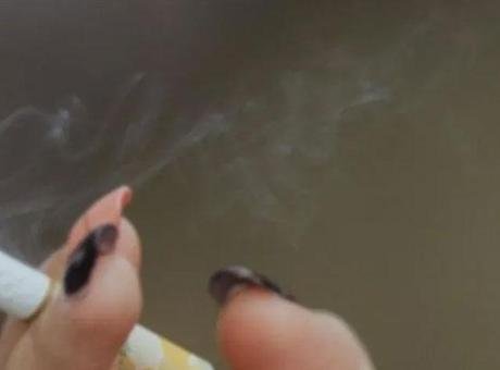 İspanya devlet televizyonu RTVE’nin haberine göre, İspanya hükümeti dumansız alanları