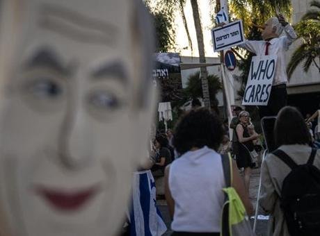 İsrail sokaklarında 1000’nci gün öfkesi İsrail’in Tel Aviv kentindeki Rehineler Meydanı’nda toplanan İsrailliler, 7 Ekim