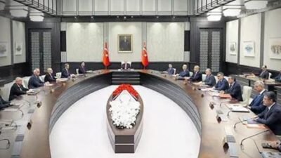 NSosyal’deki hesaplarından “KüreselLiderErdoğan” ve “NATOsummit” etiketleriyle paylaşımda bulunan bakanlar, Cumhurbaşkanı