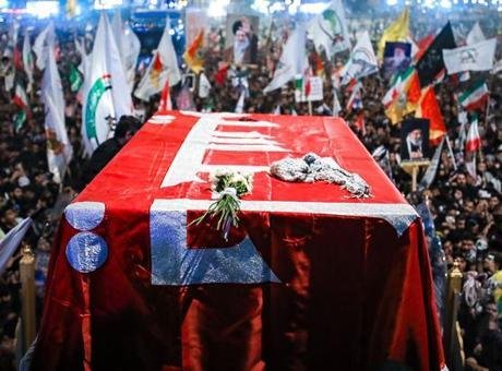 Kerbela’da mahşeri kalabalık! Hamaney’in cenaze töreni için resmi tatil ilan ettiler ABD-İsrail saldırısında hayatını kaybeden İran’ın eski lideri Ayetullah Ali Hamaney