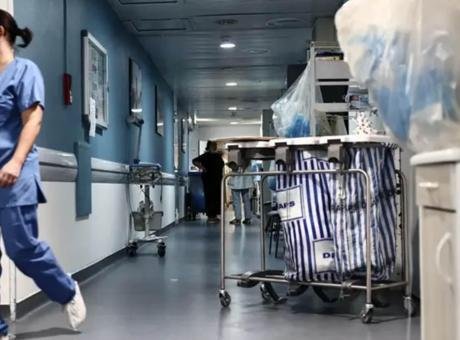 Klinikte inanılmaz hata! Ayak bileği ameliyatı yerine yirmilik dişleri çekildi Fransa’da La Voix du Nord yerel gazetesinin haberine göre, olay