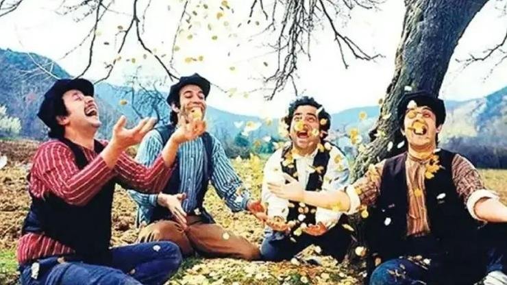 Kaynak:Cnnturk.com Köyden İndim Şehire filmi hakkında ayrıntılar merak konusu oldu.