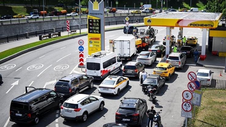 Kriz büyüyor: Rusya Hindistan’dan petrol ithal etmeye başladı Kaynak:CNN TÜRK Haber Merkezi Ukrayna’nın özellikle son dönemde Rusya’da petrol