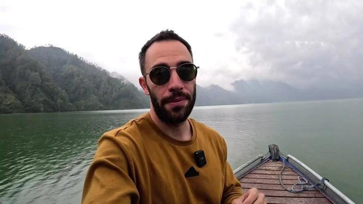 Kaynak:Cnnturk.com Kuralsız Sokaklar sunucusu Mert Öztürk vatandaşlar tarafından merak konusu