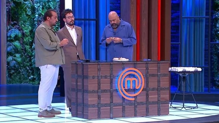 MASTERCHEF 4 YARIŞMACI KİM OLDU? MasterChef’te 4. isim belli oldu! MasterChef ana kadro son yarışmacısı Kaynak:Cnnturk.com MasterChef Türkiye’de ana kadro mücadelesi tüm heyecanıyla sürüyor. TV8’de
