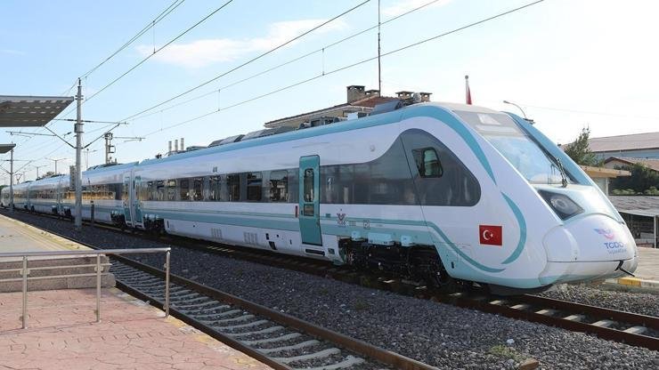 Milli Elektrikli Tren setleri yeni rotasında yolcularla buluşacak Haberlerimizi Google’da Takip Edin Gelişmelerden anında haberdar olun. Google’da tercih