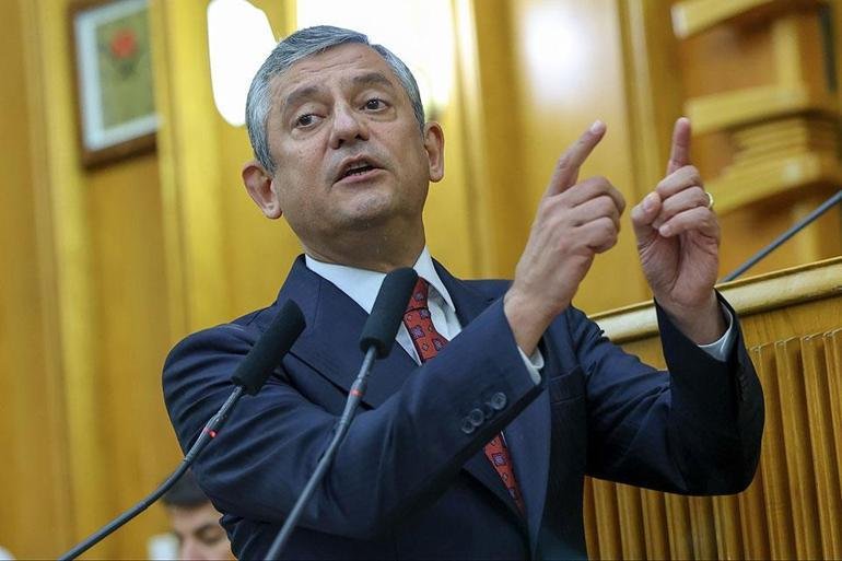 “BİR KAPI KAPANIRSA YENİLERİ AÇILIR” CHP Grup Başkanı Özgür Özel,