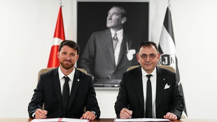 Kaynak:Cnnturk.com Salih Özcan, kendisini 3+1 seneliğine Beşiktaş’a bağlayan mukaveleye imzasını