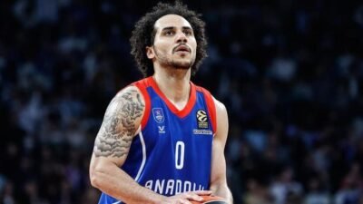 Shane Larkin, Fenerbahçe’de Kaynak:Cnnturk.com Fenerbahçe, millî basketbolcu Shane Larkin’i kadrosuna kattı. Haberin Devamı