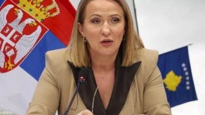 Sırbistan hükümetinin Kosova doğumlu Kamu Yönetimi ve Yerel Yönetim Bakanı