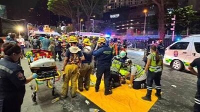 Bangkok’un Chatuchak bölgesinde itfaiye ekipleri, yerel saatle 00.00 sularında bir
