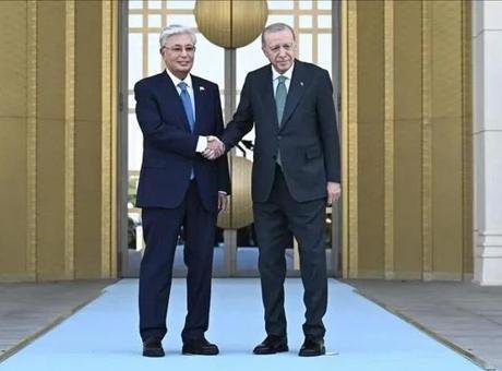 Tokayev, Rusya’nın Omsk şehrinde Rusya-Kazakistan Bölgesel İşbirliği Forumu çerçevesinde Rusya