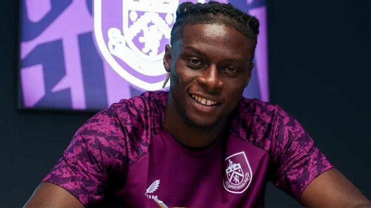 Kaynak:Cnnturk.com Galatasaray’ın Lesley Ugochukwu transferinde mutlu sona ulaştığı aktarıldı. Haberin