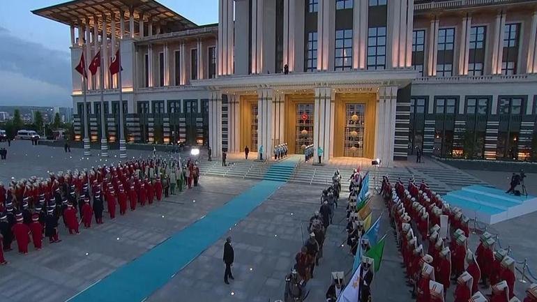 Kaynak:CNN TÜRK NATO Zirvesi’nde liderler Cumhurbaşkanlığı Külliyesi’nde karşılama töreni sonrası