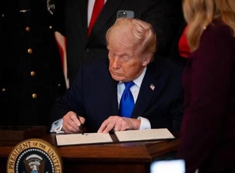 Trump’tan dikkat çeken çağrı! ‘Rusya yaptırımlarına İran da eklensin’ ABD Başkanı Donald Trump, sosyal medya hesabından paylaşım yaptı.Trump, sosyal