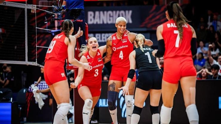 TÜRKİYE – TAYLAND MAÇI NE ZAMAN, SAAT KAÇTA, HANGİ KANALDA? Filenin Sultanları Maç Saati: Milletler Ligi’nde Son Maç! Kaynak:Cnnturk.com Filenin Sultanları, 2026 Voleybol Milletler Ligi’nin üçüncü haftasında Japonya