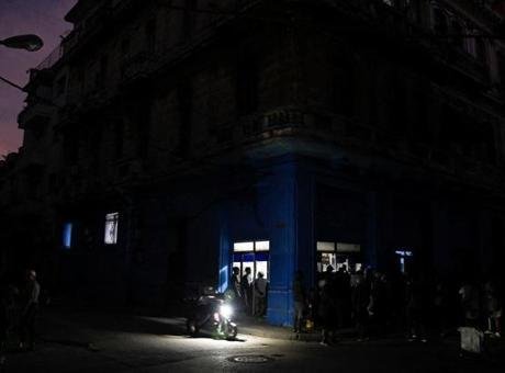 Küba’da Ulusal Elektrik Sistemi’nin tamamen devre dışı kalmasının ardından ada