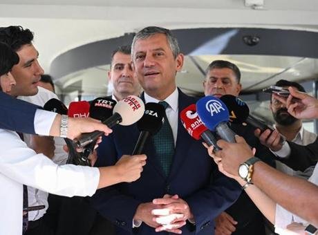 CHP Grup Başkanı Özgür Özel, CHP’li bazı milletvekilleriyle Çankaya’daki bir