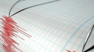 Bölgede meydana gelen sarsıntının yerin 53 kilometre derinliğinde kaydedildiği bildirildi.