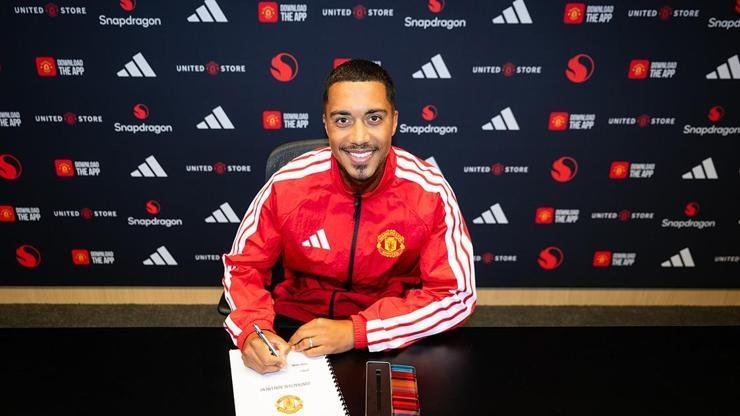 Kaynak:Cnnturk.com Manchester United, Youri Tielemans’ı kadrosuna kattığını duyurdu. Haberin Devamı